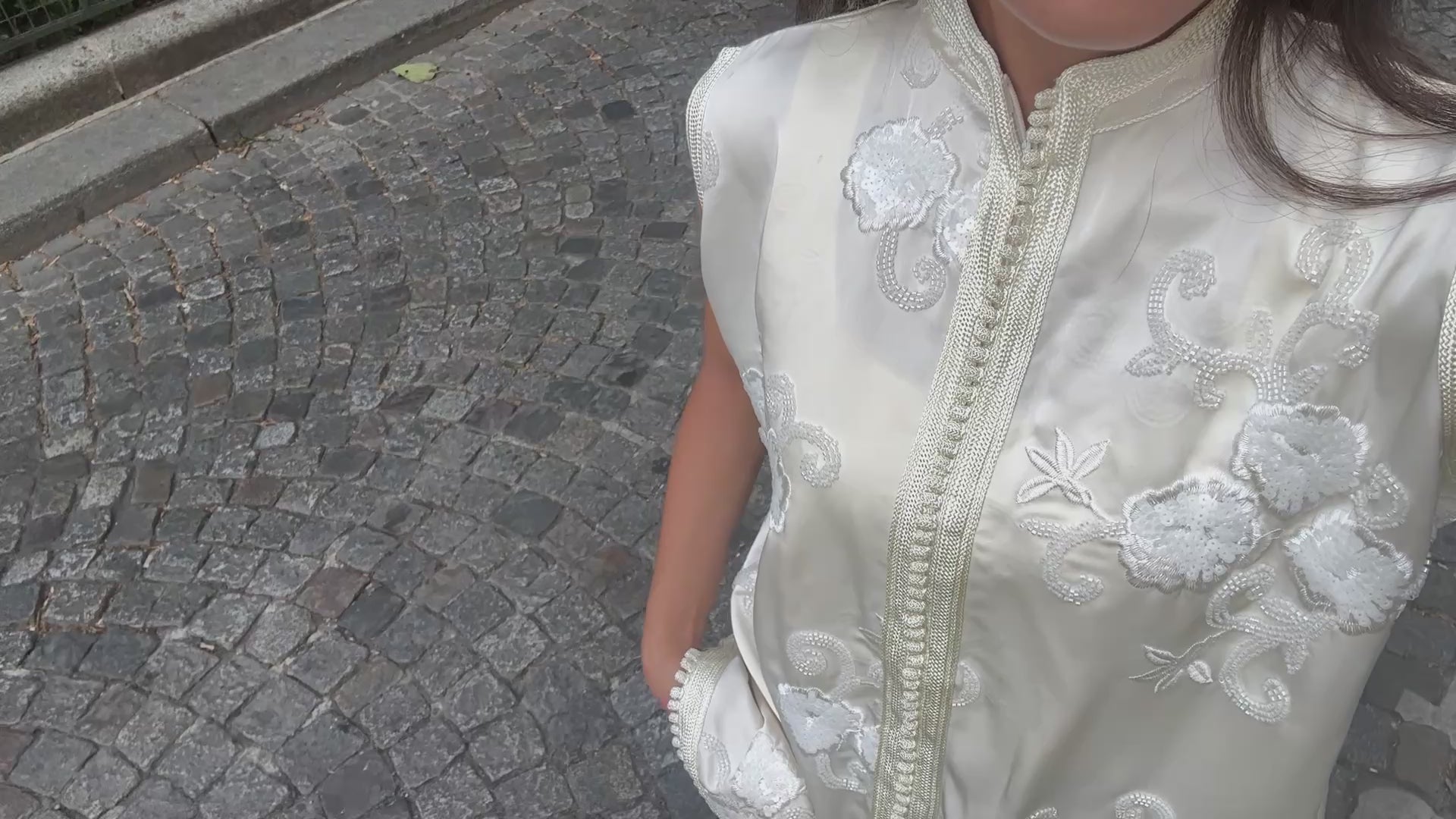 Ivory Floral Embroidered Silk Beldi Vest